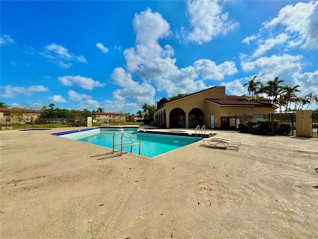 8734 SW 3rd St, Unit 204