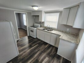 4190 S Linden Rd in Flint, MI - Building Photo