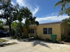 1767 NW 93rd St in Miami, FL - Foto de edificio - Building Photo