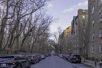 100 Van Cortlandt Park S in Bronx, NY - Building Photo - Building Photo