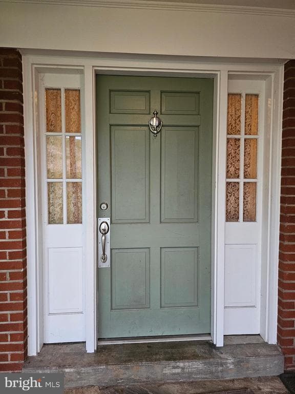 property at 615 Villa Ave