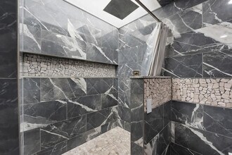 8743 Thomas Dr in Panama City Beach, FL - Foto de edificio - Building Photo