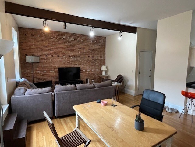 565 Massachusetts Ave, Unit 3 in Boston, MA - Foto de edificio - Building Photo