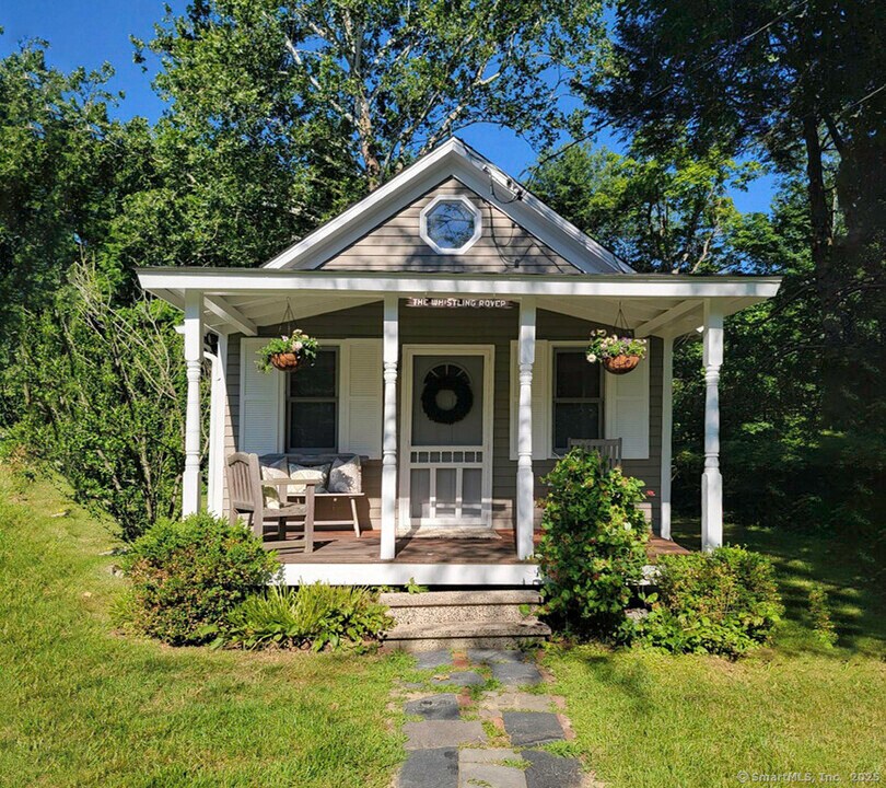 2 Shut Rd in Newtown, CT - Building Photo