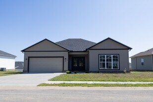 3054 Gunsmoke Trail Way in Bowling Green, KY - Building Photo