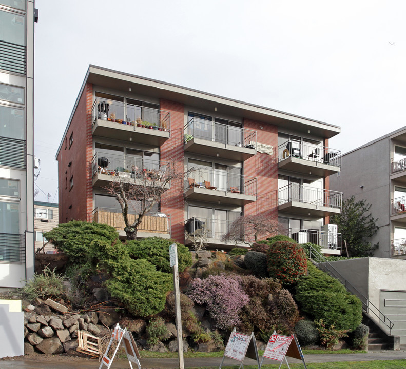 Hearthside Manor in Seattle, WA - Building Photo