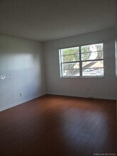 8411 NW 8th St-Unit -201 in Miami, FL - Building Photo - Building Photo