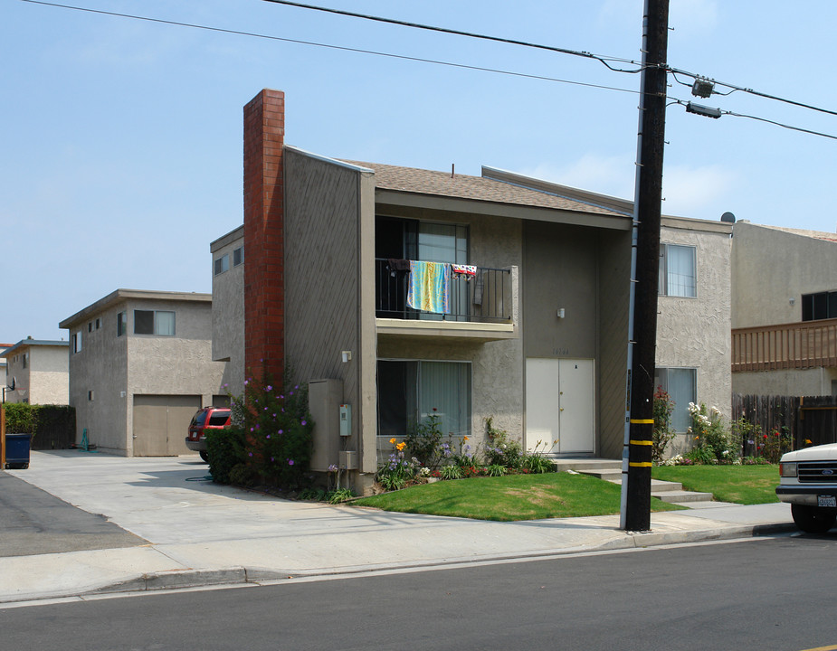 16766 Sims St in Huntington Beach, CA - Building Photo