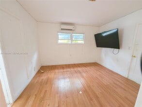 5893 SW 26th St in Miami, FL - Building Photo - Building Photo