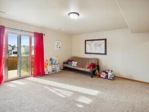 1463 Palisades Dr in Coralville, IA - Building Photo - Building Photo
