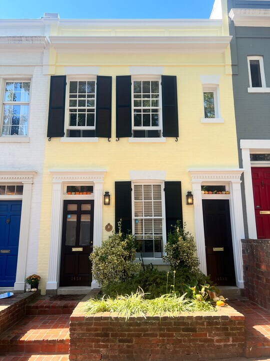 1658 Avon Pl NW in Washington, DC - Building Photo