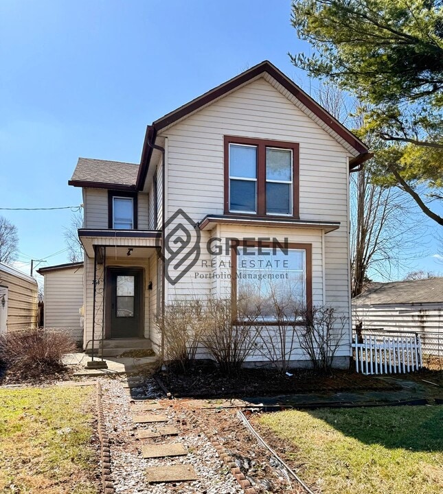 258 W Water St in Kankakee, IL - Building Photo