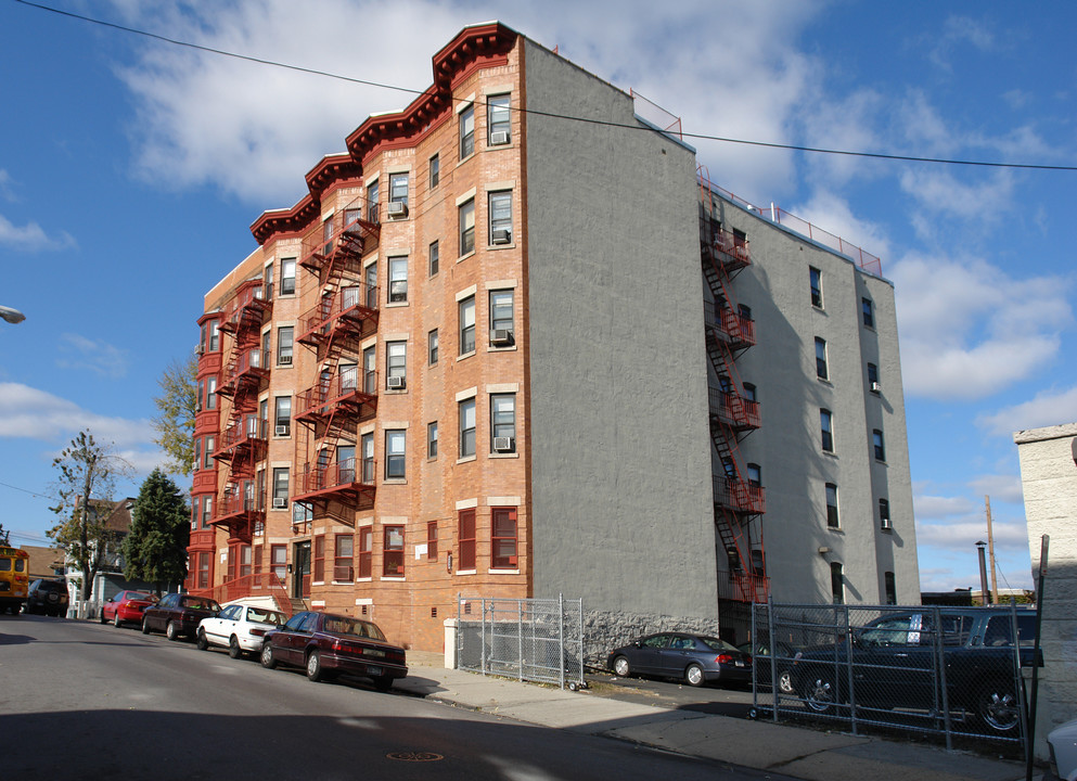 Post Street Apartments in Yonkers, NY - Foto de edificio