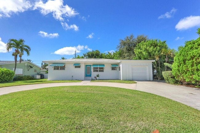 property at 1952 Circle Dr