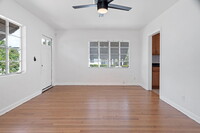 1032 N J St in Lake Worth, FL - Foto de edificio - Building Photo