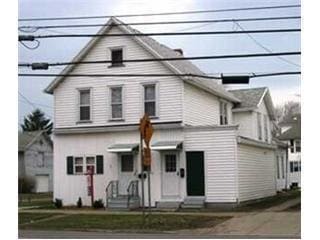 196 E Lake Shore Dr in Dunkirk, NY - Foto de edificio