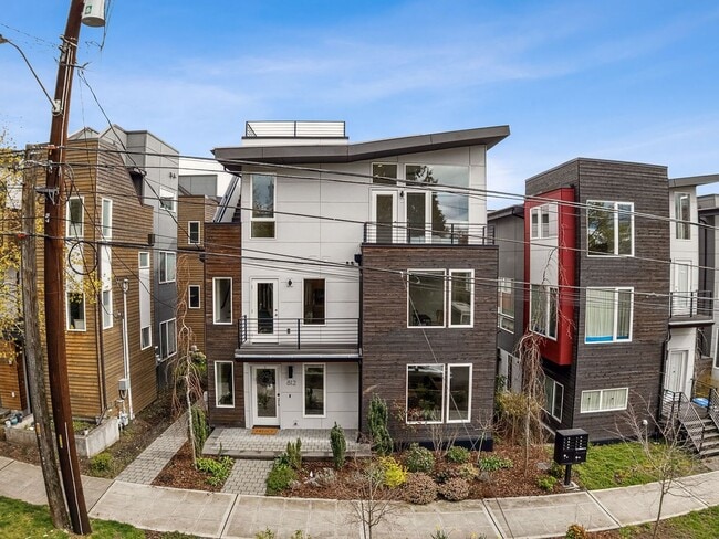 property at 812 25th Ave S