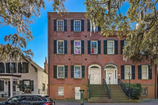 property at 109 E Oglethorpe Ave