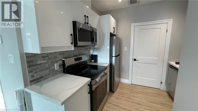 69 E Main St in Welland, ON - Building Photo - Building Photo