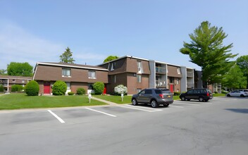 Regency Park North in Queensbury, NY - Building Photo - Building Photo