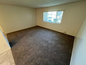 11170 Poplar St in Loma Linda, CA - Building Photo - Building Photo