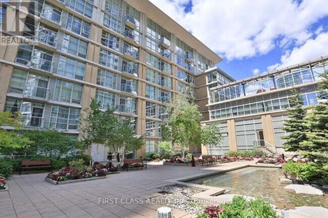 9 Spadina Ave. in Toronto, ON - Building Photo - Building Photo