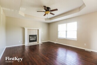 1109 Wiltshire Blvd in Raymore, MO - Foto de edificio - Building Photo