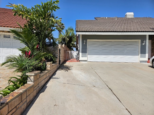 property at 2921 Dee Ln