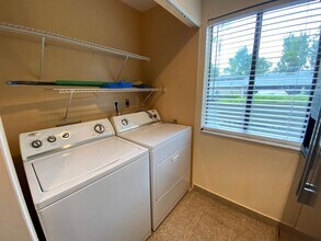 7701 Baymeadows Cir in Jacksonville, FL - Building Photo - Building Photo