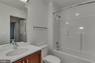 905 N Jackson St in Arlington, VA - Foto de edificio - Building Photo