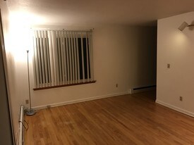 135 New Britain Ave, Unit C in Farmington, CT - Building Photo