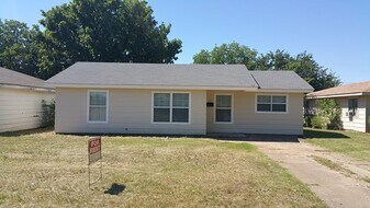 2947 Stearns Ave in Wichita Falls, TX - Building Photo