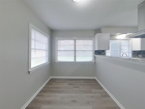 1800 Woodlawn Dr in Baytown, TX - Building Photo - Building Photo