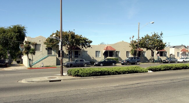 2682 Sacramento St in Berkeley, CA - Foto de edificio - Building Photo