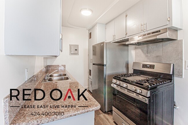 901 Centinela Ave in Inglewood, CA - Foto de edificio - Building Photo