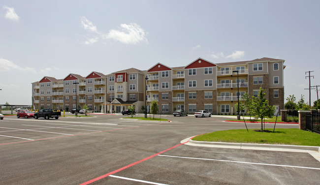 Main Street Commons Senior Apartments in Taylor, TX - Building Photo - Building Photo