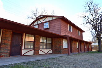 Chalet Apartments in Norman, OK - Building Photo - Building Photo