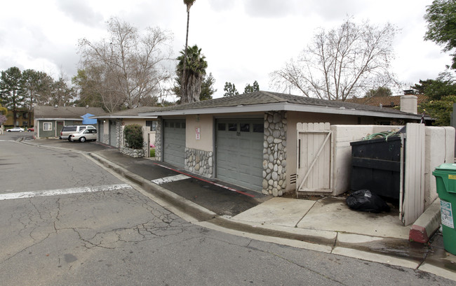 Brighton Village in Escondido, CA - Foto de edificio - Building Photo