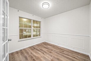 16530 Bristle Creek Dr in Houston, TX - Building Photo