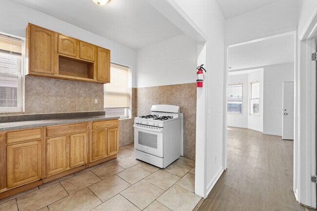 165 Sherman Ave, Unit 2 in Newark, NJ - Building Photo - Building Photo