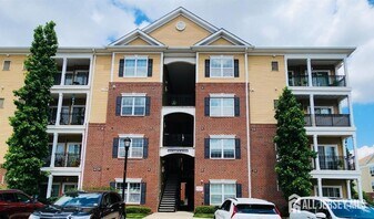 542 E Celebration Way in South Plainfield, NJ - Building Photo