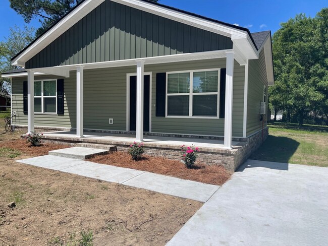 204 N Henry St in Glennville, GA - Building Photo - Building Photo