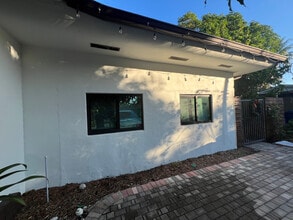 3371 SW 22nd St in Fort Lauderdale, FL - Foto de edificio - Building Photo