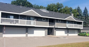 Walnut Trails Townhome Apartments in Eagan, MN - Building Photo