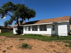 506 N County Rd 1300 in Lubbock, TX - Building Photo