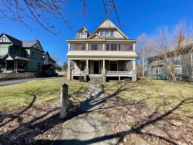 237 Stuart Ave in Kalamazoo, MI - Building Photo - Building Photo