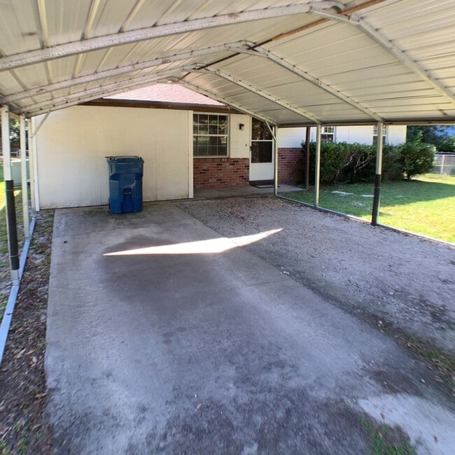 950 W French Ave in Orange City, FL - Building Photo - Building Photo