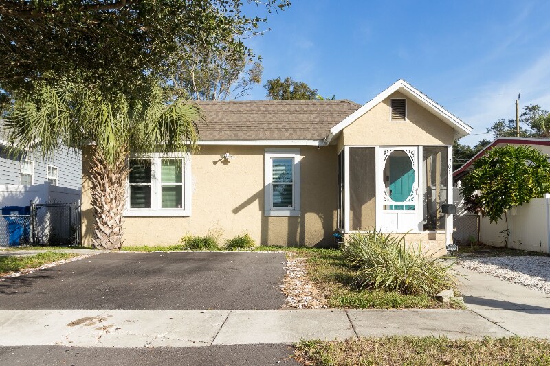 3017 Freemont Terrace S in St. Petersburg, FL - Building Photo