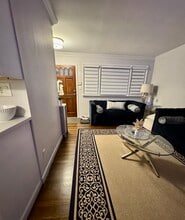 80 Hickory Rd in Port Washington, NY - Foto de edificio - Building Photo