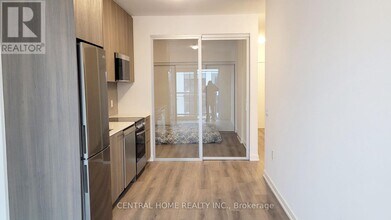 7439 Kingston Rd in Toronto, ON - Building Photo - Building Photo